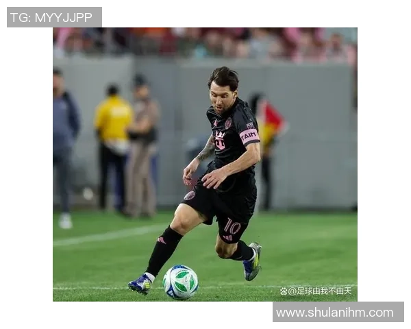 肌肉足球球星的崛起与挑战：他们如何改变现代足球格局